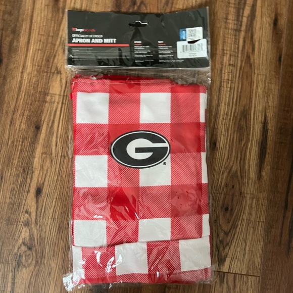 UGA bulldogs apron and oven mitt set - Picture 1 of 2